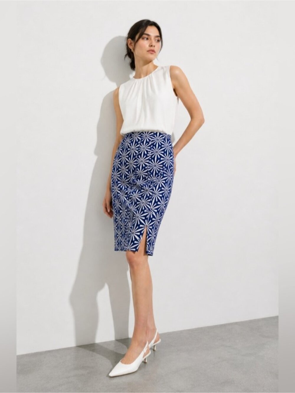 RW&CO Blue White Geometric Pencil Skirt Size XS Career Office Midi